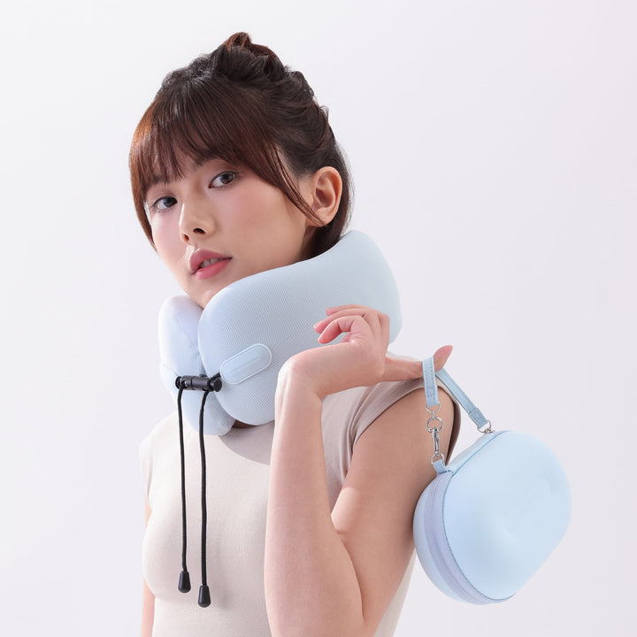 Model wearing EVERYTHINK EC3 neck pillow in Clear Sky Blue with matching compact travel case