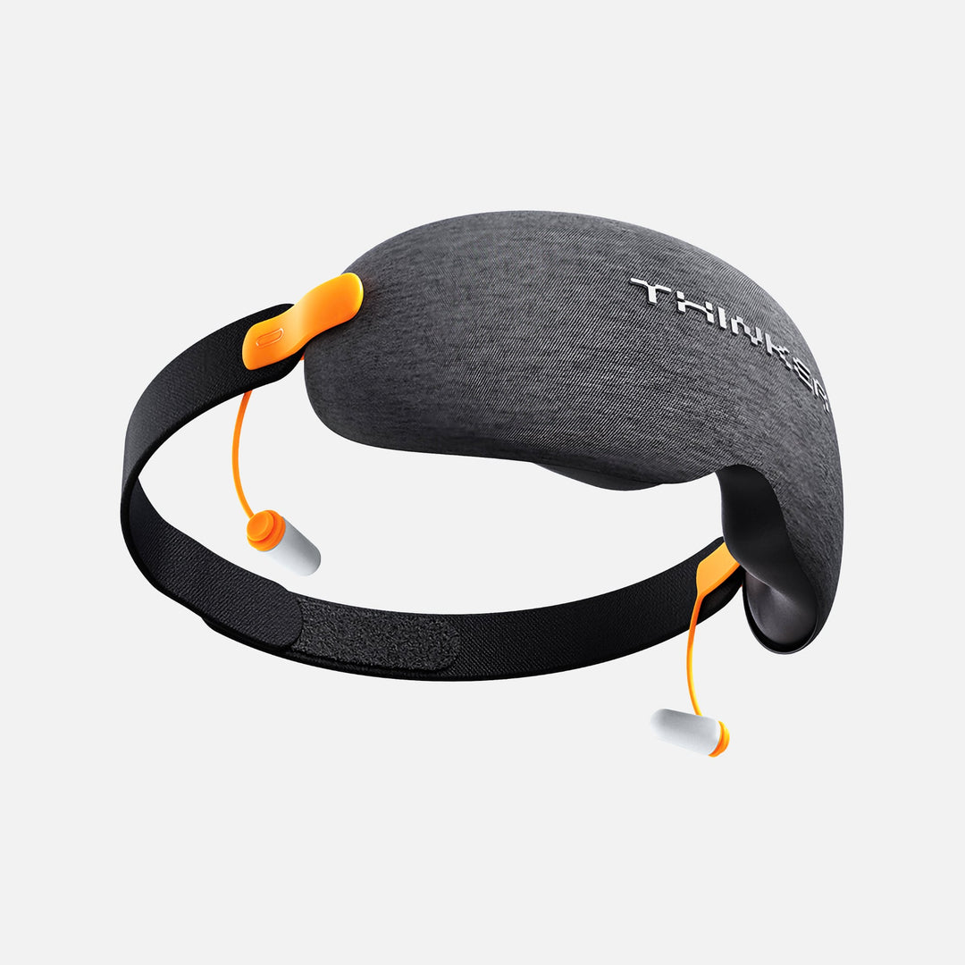 EVERYTHINK 0-Vision sleep mask in black with ergonomic 3D design, lightweight strap, and built-in earplug holders